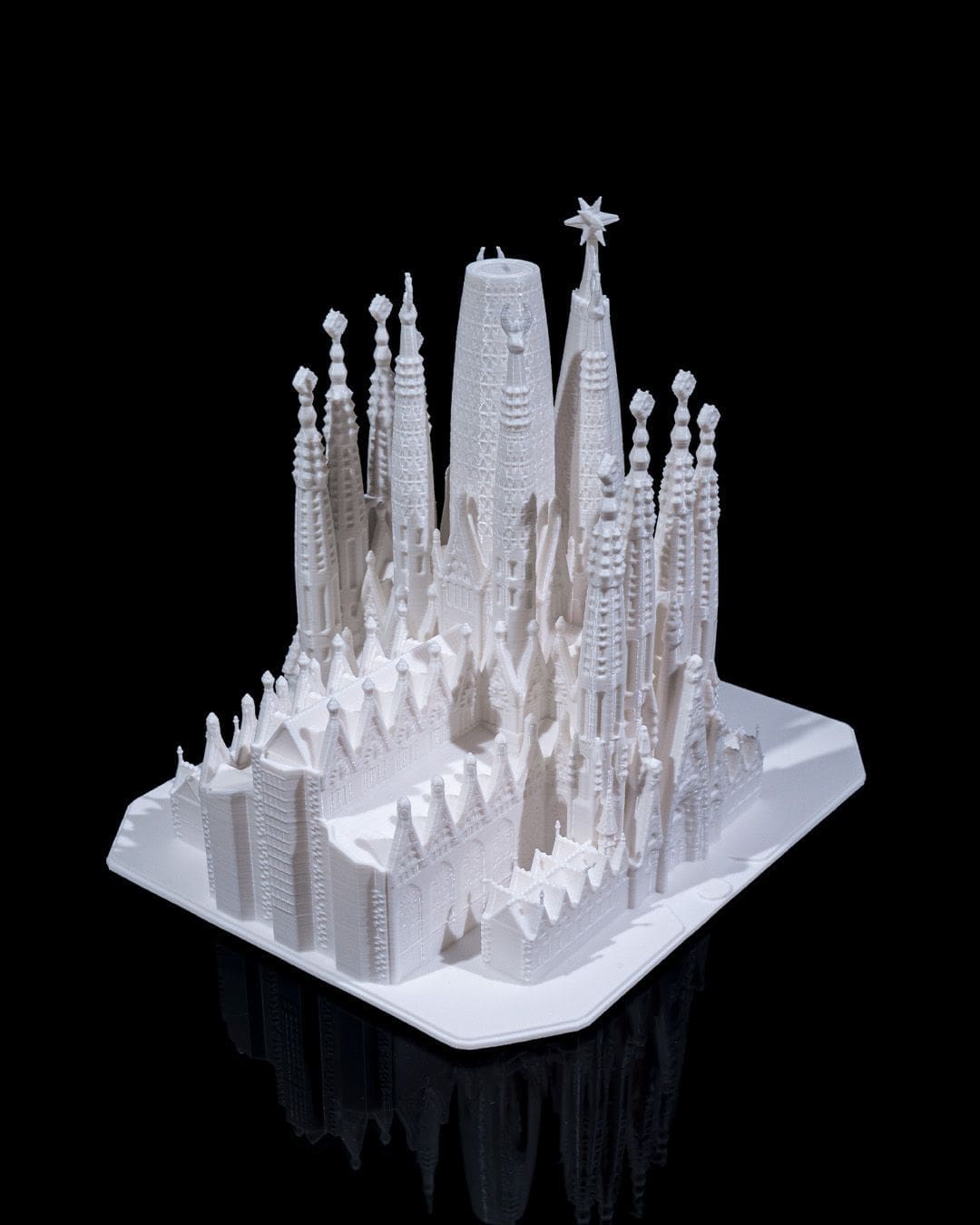 Miniatura da colorare in 3D, miniatura della Sagrada Familia.